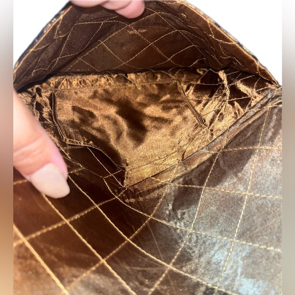 Elegant Floral Clutch with Jewel Accent - Picture 2 of 5